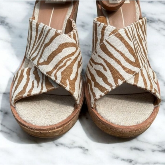 NWT Dolce Vita Urbane Wedge Sandal Women's Size 9 - Picture 6 of 7